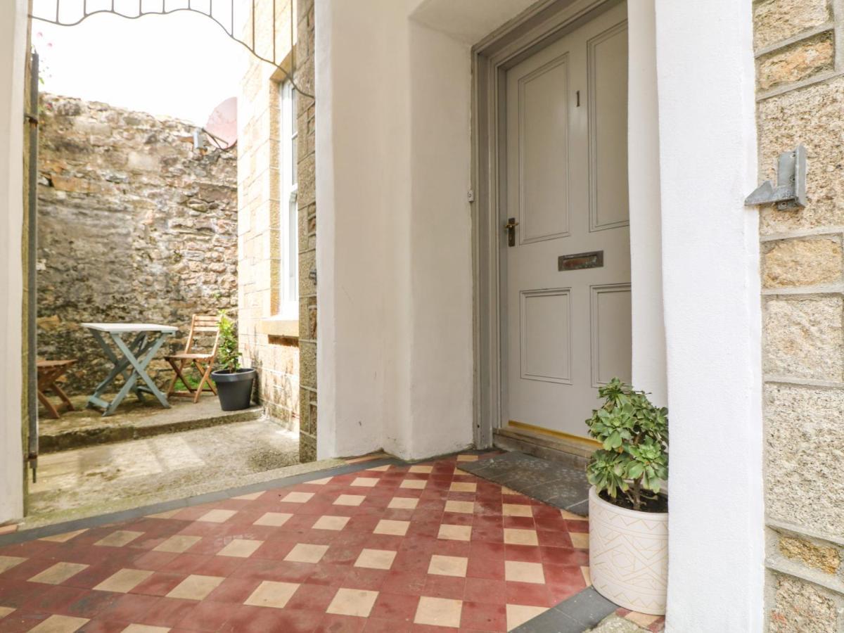 1 Regents Mews * Penzance